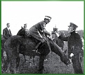 Villar y Villate entregando la copa del Rey de Hipica al Capitan de Caballeria  D. Miguel Domenge.  28-7-1914